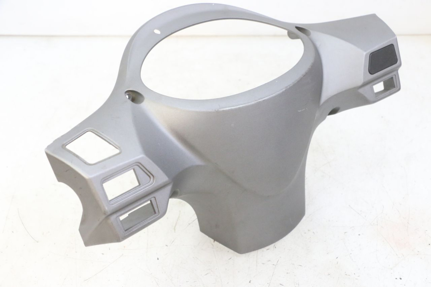 photo de CUBIERTA DE MANILLAR TRASERO SYM FIDDLE 3 III 125 (2014 - 2020) - Primer plano de alta resolución