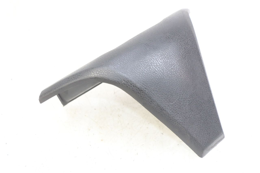 photo de CUBIERTA DE MANILLAR TRASERO. HONDA FJS SILVERWING SILVER WING 400 (2009 - 2016) - Primer plano técnico