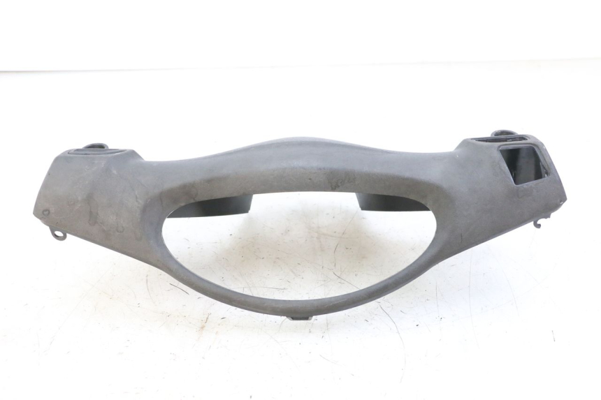 photo de CUBIERTA DEL MANILLAR TRASERO PIAGGIO FLY 2T 50 (2004 - 2017) - Primer plano técnico