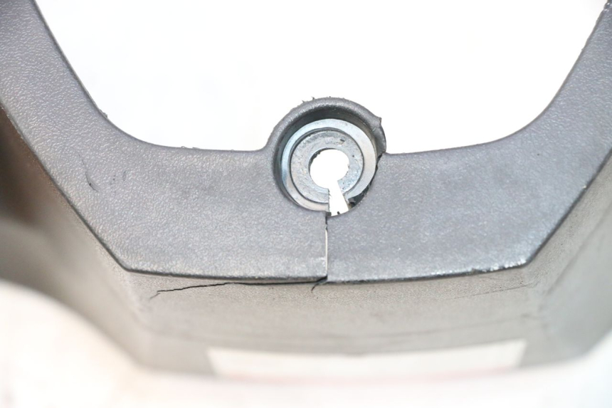 photo de TAPA MANILLAR DELANTERO NECO GPX LC 2T 50 (2014 - 2018) - Detalles de los puntos de fijación