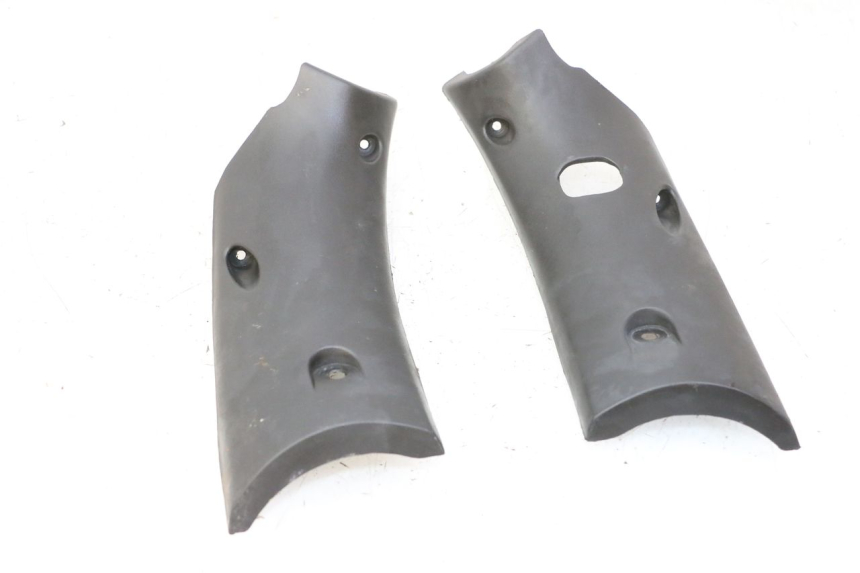 photo de TAPA MANILLAR DELANTERO KYMCO GRAND DINK 125 (2008 - 2014) - Detalle de la pieza