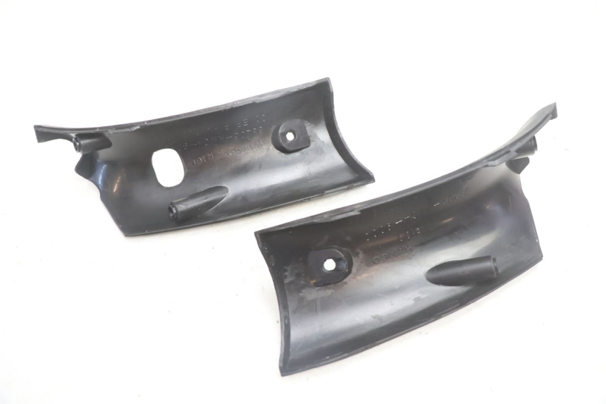 photo de TAPA MANILLAR DELANTERO KYMCO GRAND DINK 125 (2008 - 2014) - Primer plano técnico