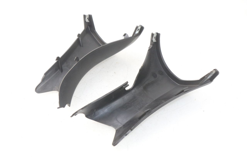 photo de TAPA MANILLAR DELANTERO SYM GTS EFI ABS 125 (2012 - 2016) - Otra perspectiva