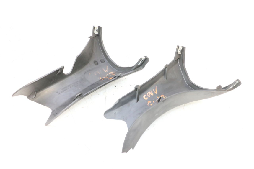 photo de TAPA MANILLAR DELANTERO SYM GTS EVO 125 (2009 - 2013) - Primer plano técnico