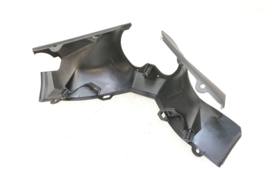 photo de TAPA MANILLAR DELANTERO HONDA FORZA 125 (2021 - 2025) - Primer plano técnico