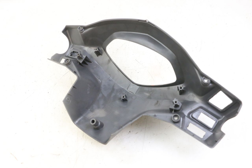 photo de CUBIERTA DEL MANILLAR TRASERO HONDA SCV LEAD 100 (2003 - 2007) - Detalle de la pieza