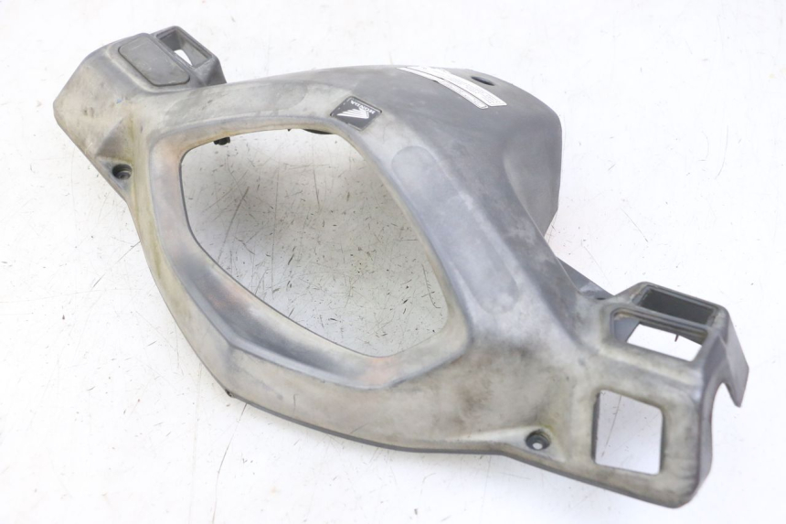 photo de CUBIERTA DEL MANILLAR TRASERO HONDA SCV LEAD 100 (2003 - 2007) - Otra perspectiva