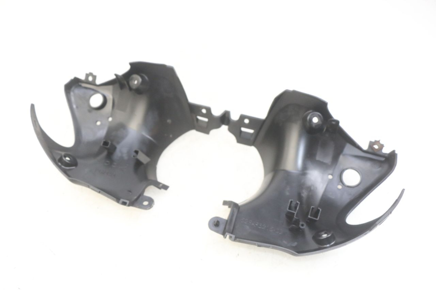 photo de CUBIERTA DEL MANILLAR TRASERO YAMAHA HW XENTER 125 (2011 - 2017) - Detalle de la pieza