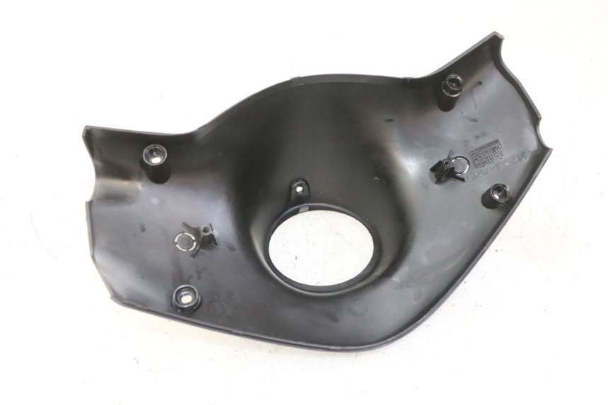 photo de TAPA MANILLAR DELANTERO YAMAHA JOG R 50 (2004 - 2014) - Primer plano técnico