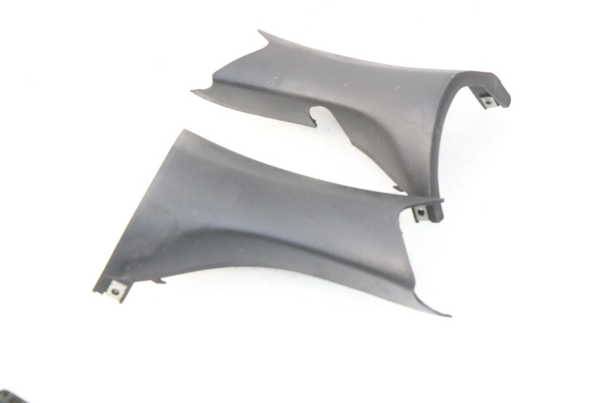 photo de TAPA MANILLAR DELANTERO SYM JOYMAX 250 (2013 - 2017) - Detalle de la pieza