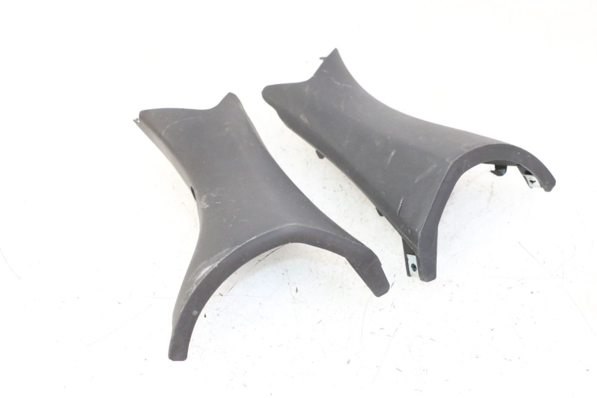 photo de TAPA MANILLAR DELANTERO SYM JOYMAX 125 (2010 - 2017) - Detalle de la pieza