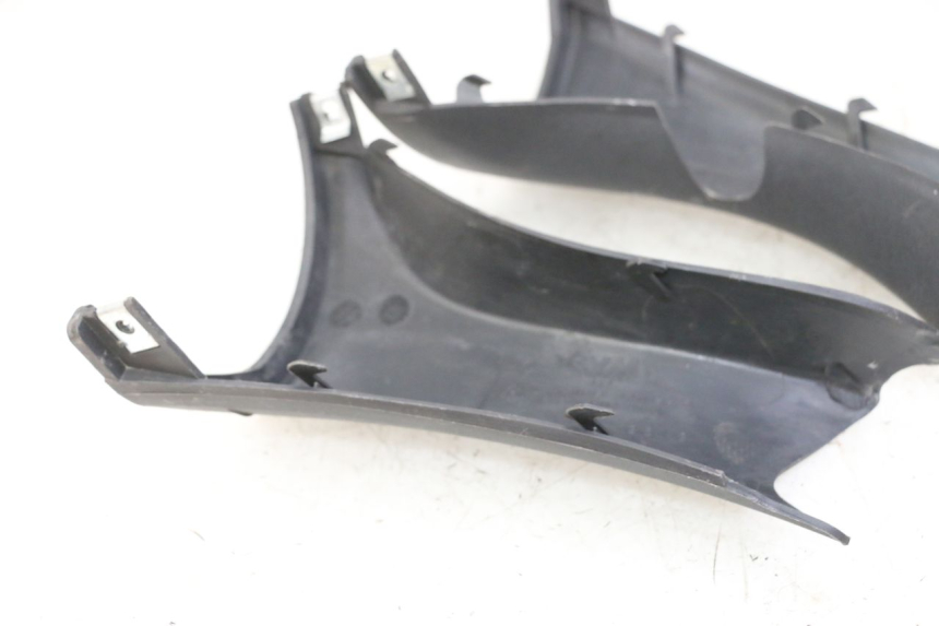 photo de TAPA MANILLAR DELANTERO SYM JOYMAX 125 (2010 - 2017) - Primer plano técnico