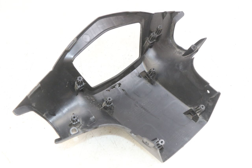 photo de CUBIERTA DE MANILLAR TRASERO PEUGEOT KISBEE 2T 50 (2010 - 2017) - Primer plano técnico