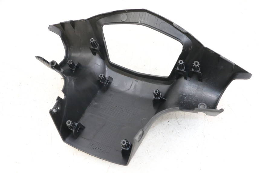 photo de TAPA MANILLAR DELANTERO PEUGEOT KISBEE 2T 50 (2018 - 2022) - Detalles de los puntos de fijación