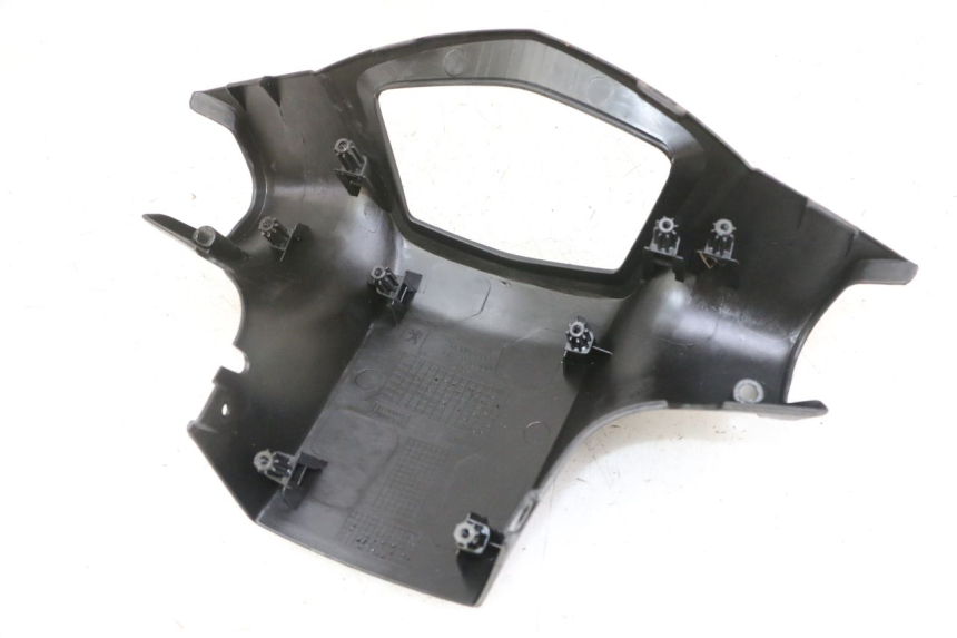 photo de TAPA MANILLAR DELANTERO PEUGEOT KISBEE 2T 50 (2018 - 2022) - Detalles de los puntos de fijación