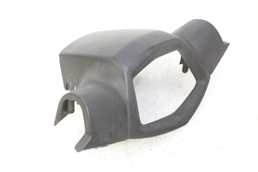 photo de CUBIERTA DE MANILLAR TRASERO PEUGEOT KISBEE 2T 50 (2010 - 2017) - Primer plano técnico