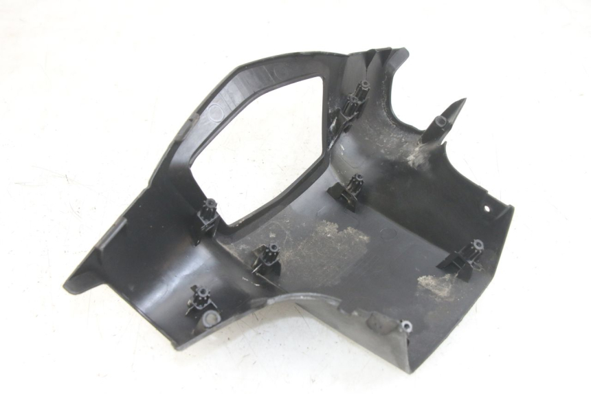 photo de CUBIERTA DE MANILLAR TRASERO. PEUGEOT KISBEE 4T 50 (2010 - 2017) - Primer plano técnico