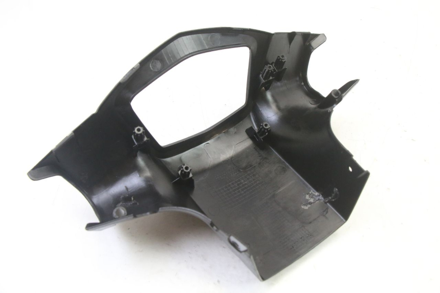 photo de CUBIERTA DE MANILLAR TRASERO PEUGEOT KISBEE 4T 50 (2018 - 2022) - Primer plano técnico