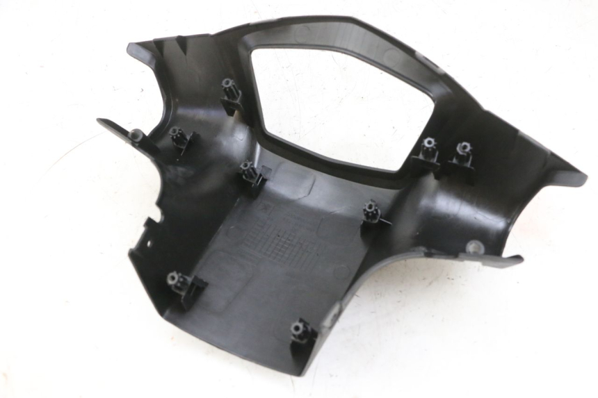 photo de CUBIERTA DE MANILLAR TRASERO. PEUGEOT KISBEE 4T 50 (2010 - 2017) - Primer plano técnico