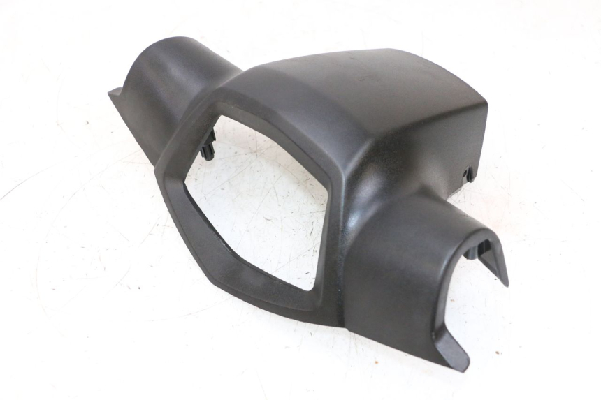 photo de CUBIERTA DE MANILLAR TRASERO. PEUGEOT KISBEE 4T 50 (2010 - 2017) - Primer plano técnico