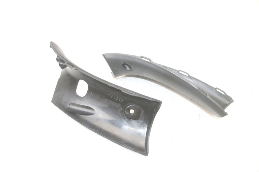 photo de TAPA MANILLAR DELANTERO KYMCO GRAND DINK 125 (2008 - 2014) - Primer plano técnico