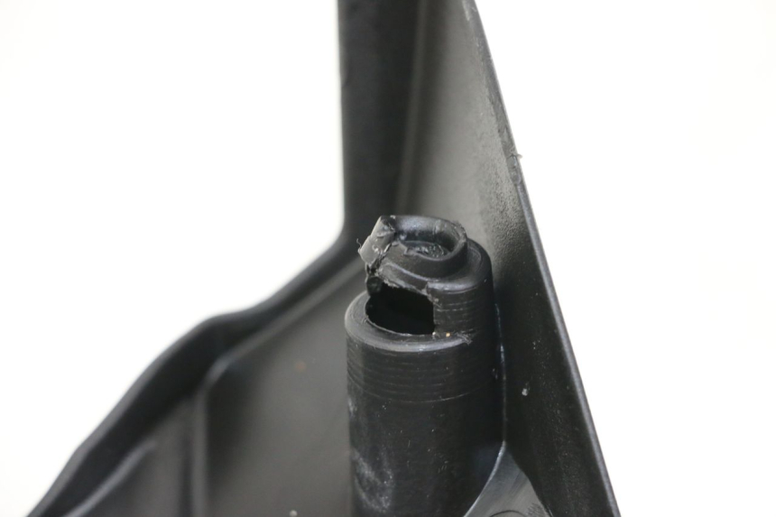 photo de TAPA MANILLAR DELANTERO KYMCO XCITING 500 (2007 - 2010) - Detalles de los puntos de fijación