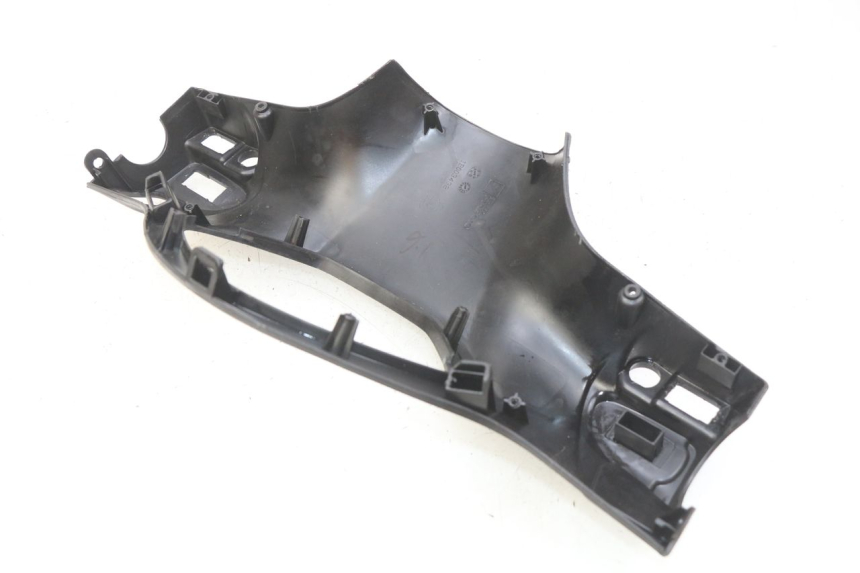 photo de CUBIERTA DEL MANILLAR TRASERO PIAGGIO LIBERTY IGET 4T 50 (2015 - 2020) - Primer plano técnico