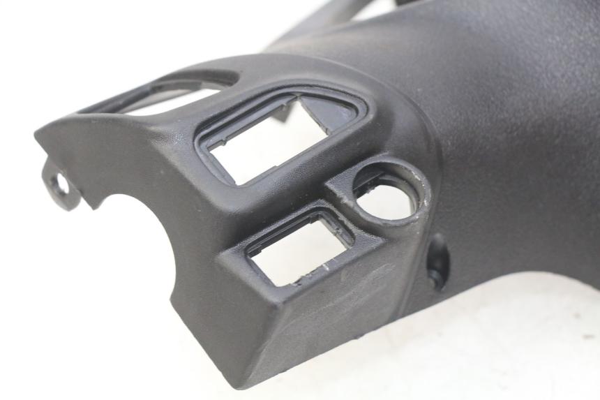 photo de CUBIERTA DEL MANILLAR TRASERO PIAGGIO LIBERTY IGET 4T 50 (2015 - 2020) - Detalles de los puntos de fijación