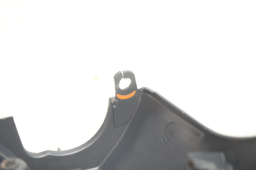 photo de TAPA MANILLAR DELANTERO PIAGGIO LIBERTY 125 (1998 - 2008) - Detalles de los puntos de fijación