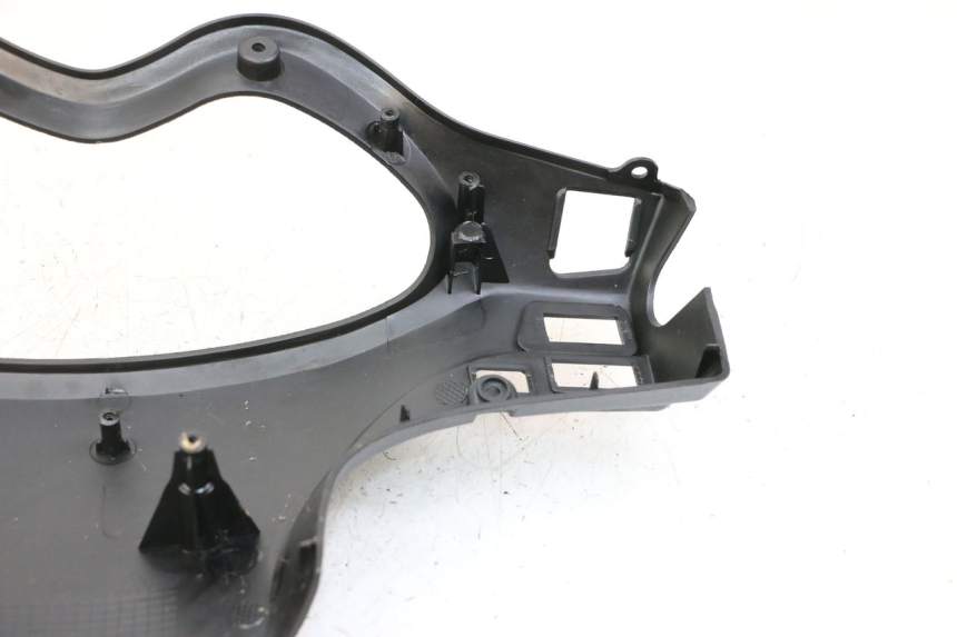 photo de TAPA MANILLAR DELANTERO LONGJIA SHARPY 125 (2020 - 2024) - Detalle de la pieza