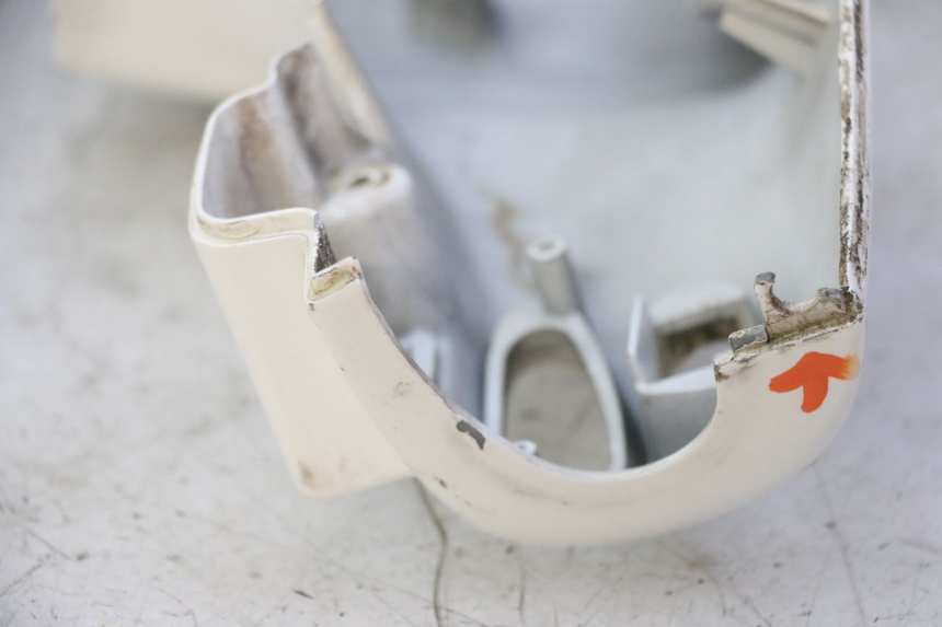 photo de TAPA MANILLAR DELANTERO PIAGGIO LXV 4T 50 (2009 - 2013) - Zoom estado de uso