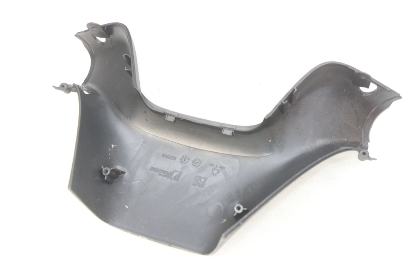 photo de CUBIERTA DE MANILLAR TRASERO PIAGGIO MP3 LT 400 (2007 - 2012) - Primer plano técnico