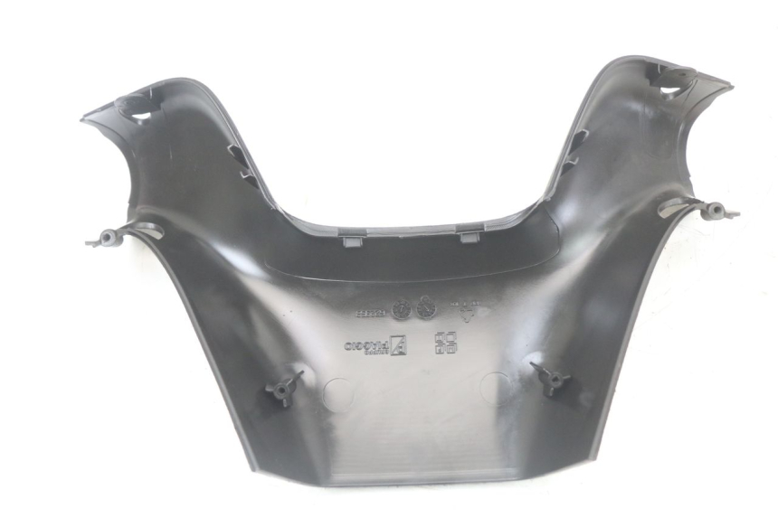 photo de CUBIERTA DE MANILLAR TRASERO PIAGGIO MP3 LT 400 (2007 - 2012) - Primer plano técnico
