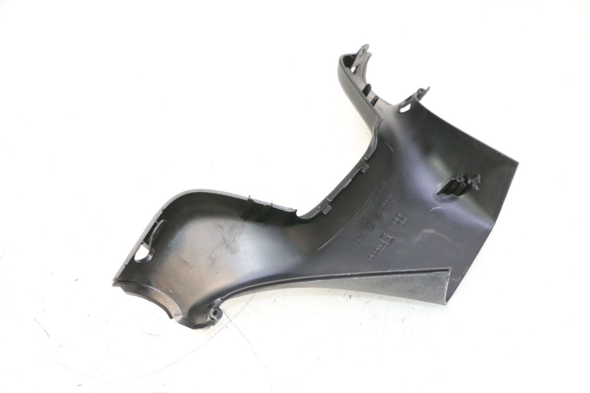 photo de TAPA MANILLAR DELANTERO PIAGGIO MP3 LT 300 (2010 - 2016) - Detalles de los puntos de fijación