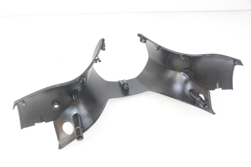 photo de CUBIERTA DEL MANILLAR TRASERO PIAGGIO MP3 500 (2014 - 2017) - Detalles de los puntos de fijación