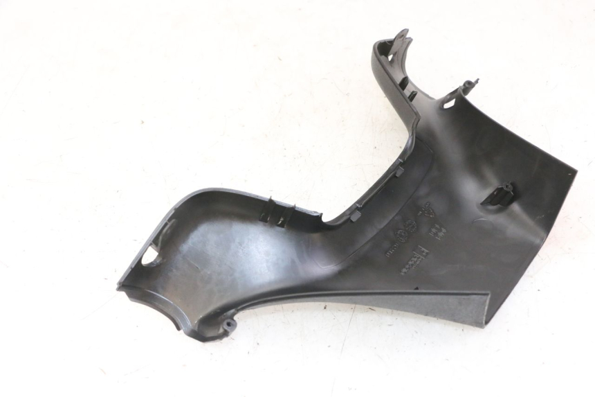 photo de CUBIERTA DE MANILLAR TRASERO PIAGGIO MP3 500 (2011 - 2015) - Primer plano técnico