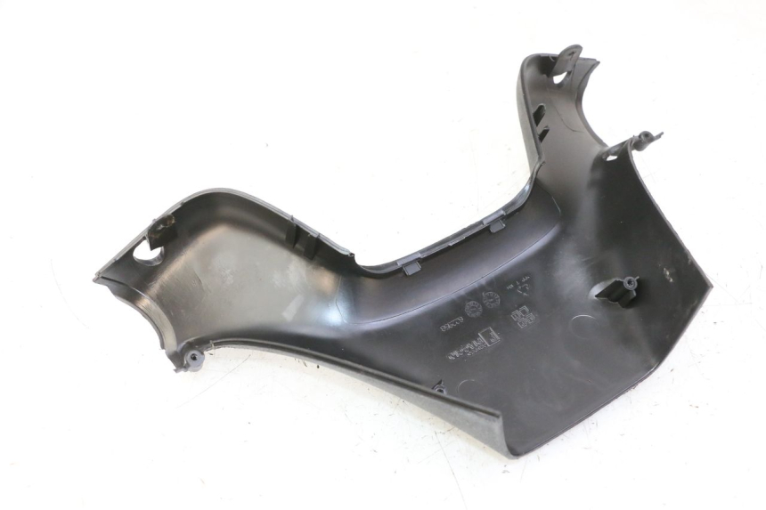 photo de TAPA MANILLAR DELANTERO PIAGGIO MP3 125 (2006 - 2014) - Primer plano técnico
