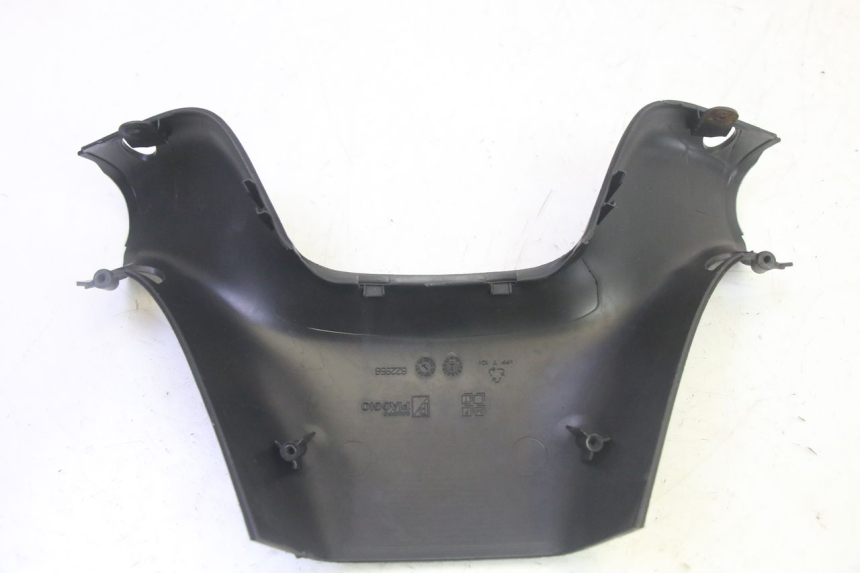 photo de CUBIERTA DEL MANILLAR TRASERO PIAGGIO MP3 RL 250 (2006 - 2010) - Primer plano técnico