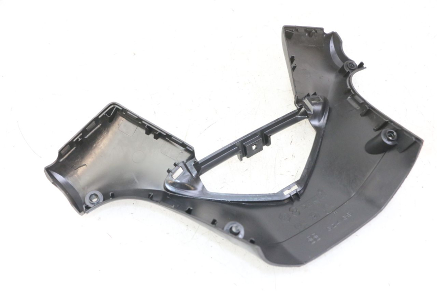 photo de CUBIERTA DEL MANILLAR TRASERO GILERA NEXUS 125 (2009 - 2013) - Detalles de los puntos de fijación