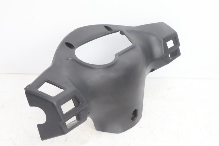 photo de TAPA MANILLAR DELANTERO SYM ORBIT 2 4T 50 (2008 - 2017) - Detalle de la pieza