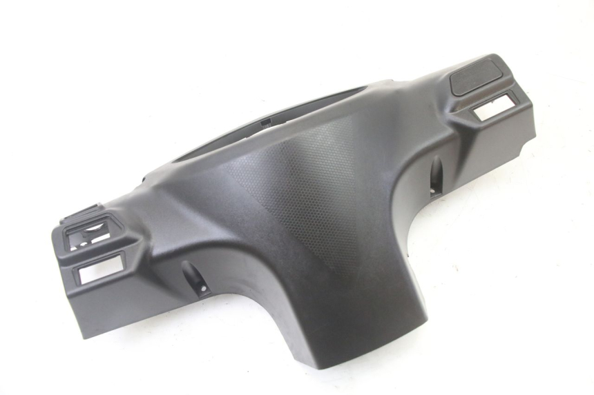 photo de TAPA MANILLAR DELANTERO SYM ORBIT III 3 4T 50 (2021 - 2025) - Detalle de la pieza