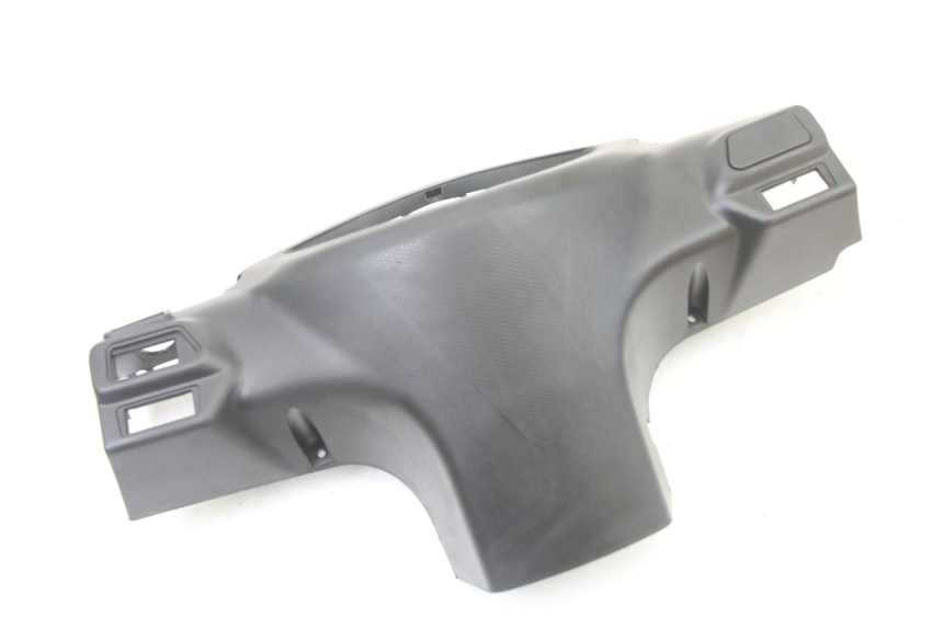 photo de TAPA MANILLAR DELANTERO SYM ORBIT III 3 4T 50 (2021 - 2025) - Detalle de la pieza