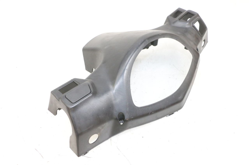 photo de TAPA MANILLAR DELANTERO SYM ORBIT III 3 4T 50 (2021 - 2025) - Detalle de la pieza