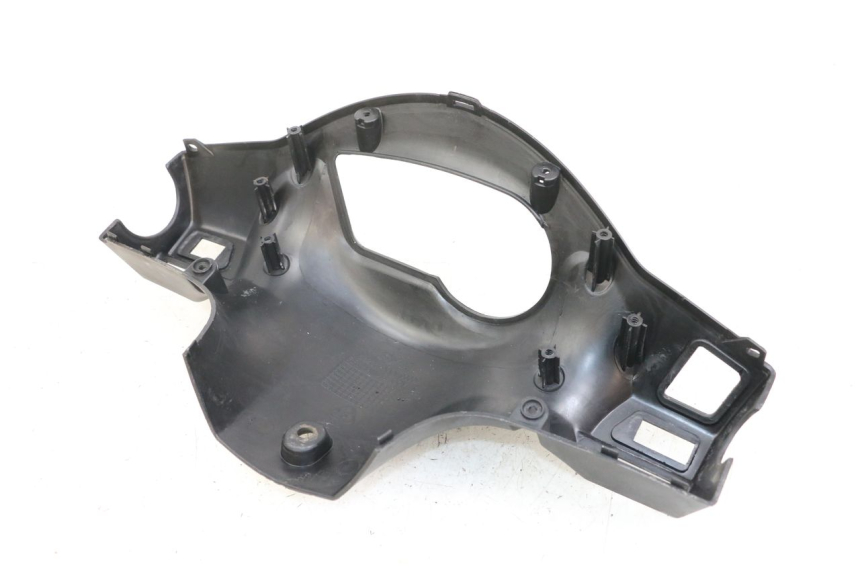 photo de CUBIERTA DE MANILLAR TRASERO SYM ORBIT 50 (2008 - 2010) - Primer plano técnico