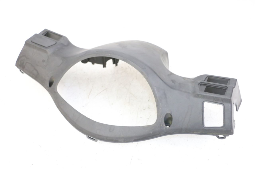 photo de TAPA MANILLAR DELANTERO PEUGEOT TWEET 4T 50 (2014 - 2019) - Detalles de los puntos de fijación