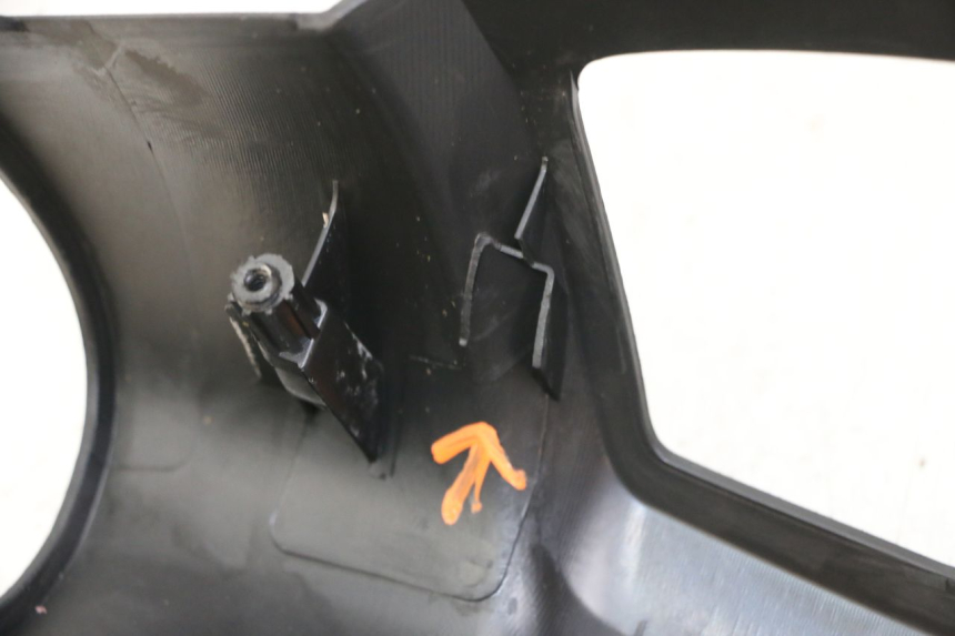 photo de TAPA MANILLAR DELANTERO PEUGEOT VIVACITY 125 (2010 - 2017) - Detalles de los puntos de fijación