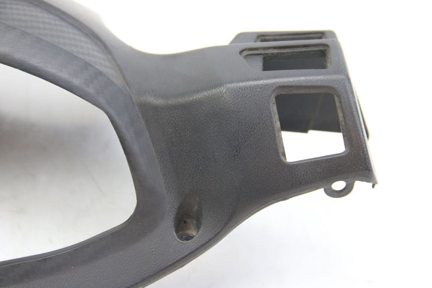 photo de CUBIERTA DE MANILLAR TRASERO RED ELECTRIC RED E PRO 1 (2017 - 2019) - Detalles de los puntos de fijación