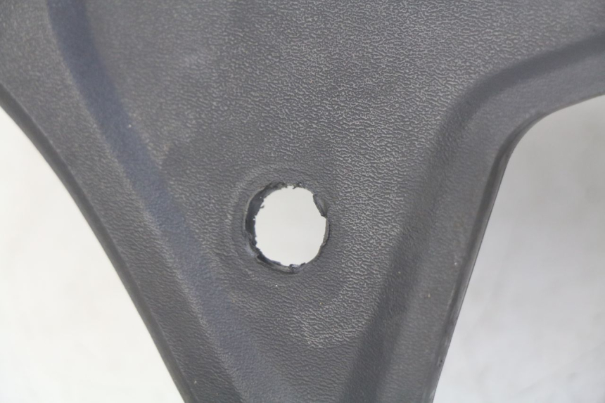photo de CUBIERTA DEL MANILLAR TRASERO GILERA RUNNER SP 50 (2009 - 2017) - Primer plano técnico