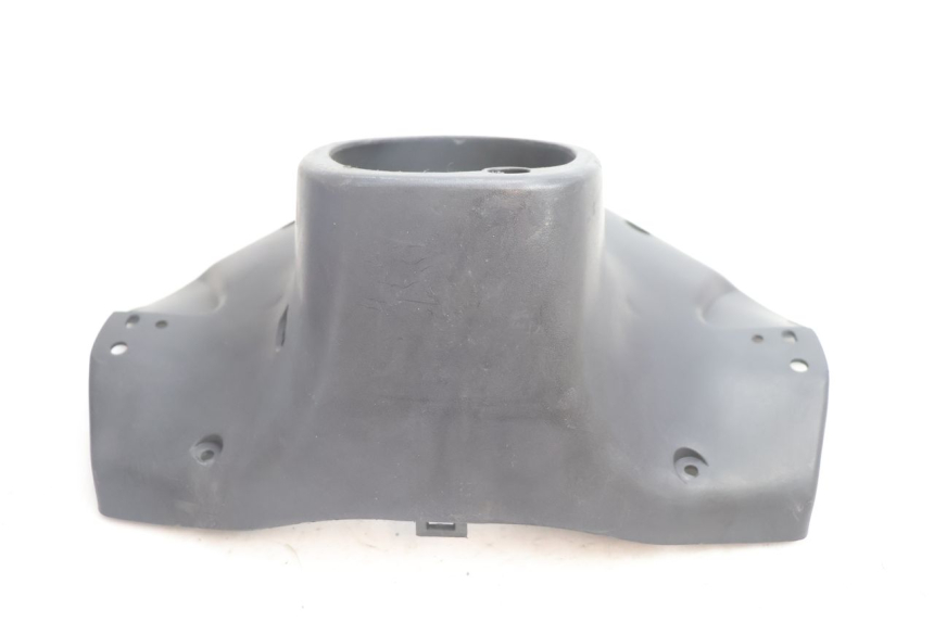 photo de CUBIERTA DE MANILLAR TRASERO KEEWAY RY6 2T 50 (2011 - 2019) - Primer plano técnico