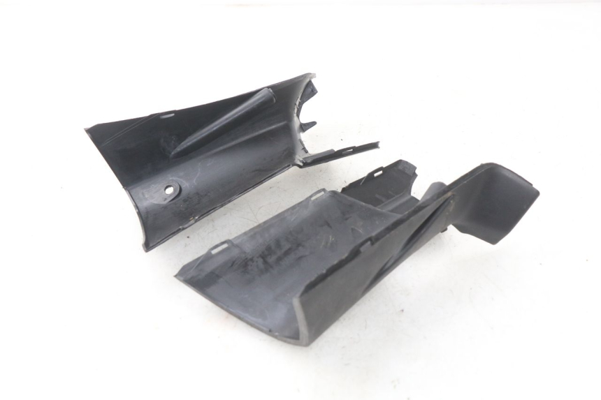 photo de CUBIERTA DEL MANILLAR TRASERO DAELIM S2 FI 125 (2008 - 2017) - Otra perspectiva